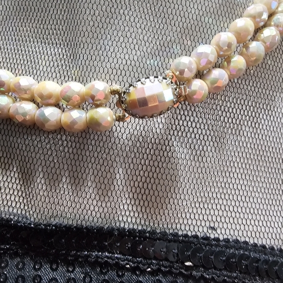 Elegant Pearl Necklace - Gold - Picture 4 of 6